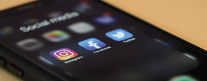téléphone réseaux sociaux