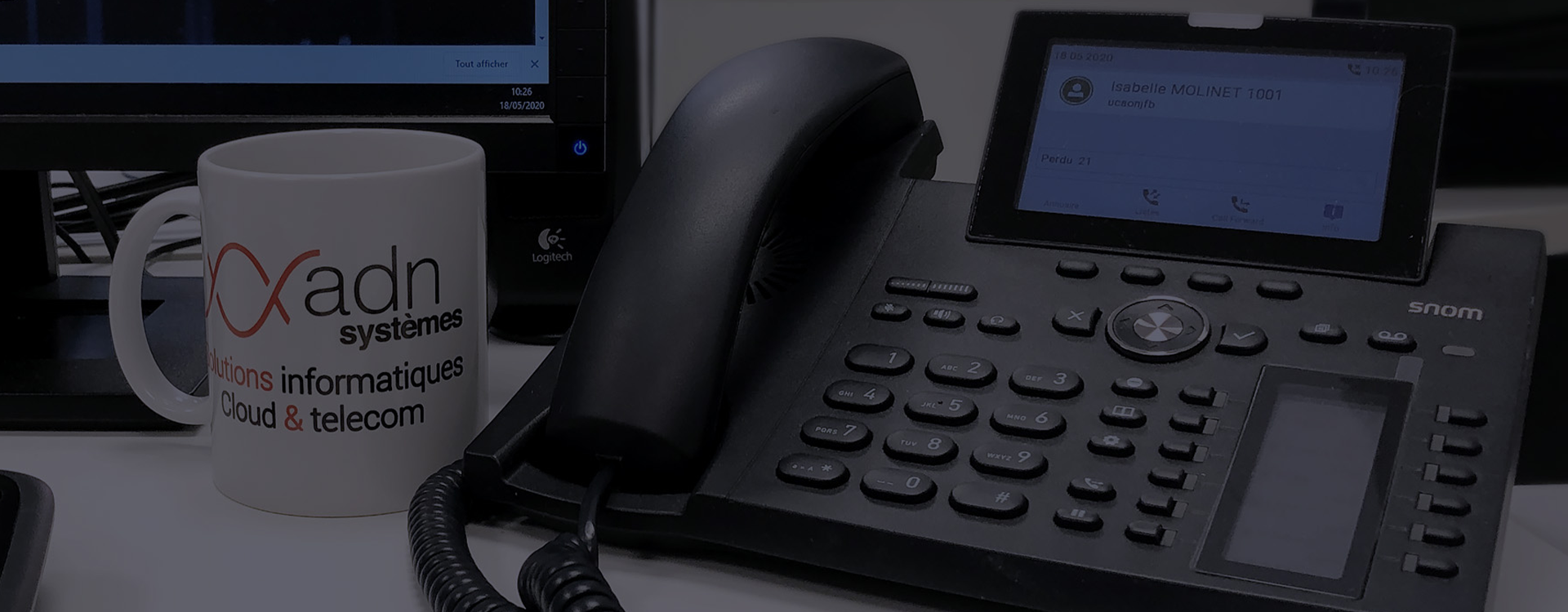 Téléphone de téléphonie IP sur un bureau. Numeros géographiques